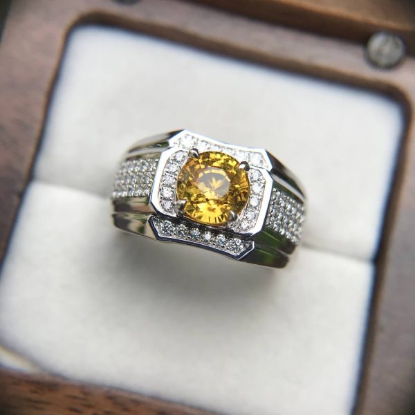 Nhẫn Nam Vàng Trắng Đá Chủ Sapphire Vàng 1.90ct