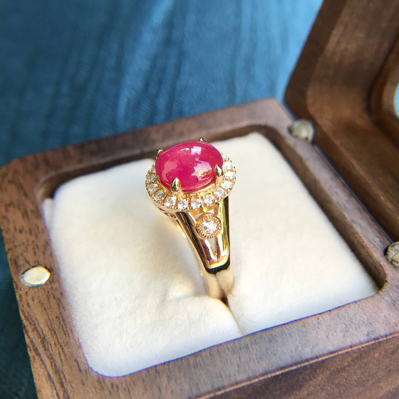 Nhẫn Nữ vàng 14k đá chủ Ruby thiên nhiên 4.85ct đá Tấm kim cương thiên nhiên