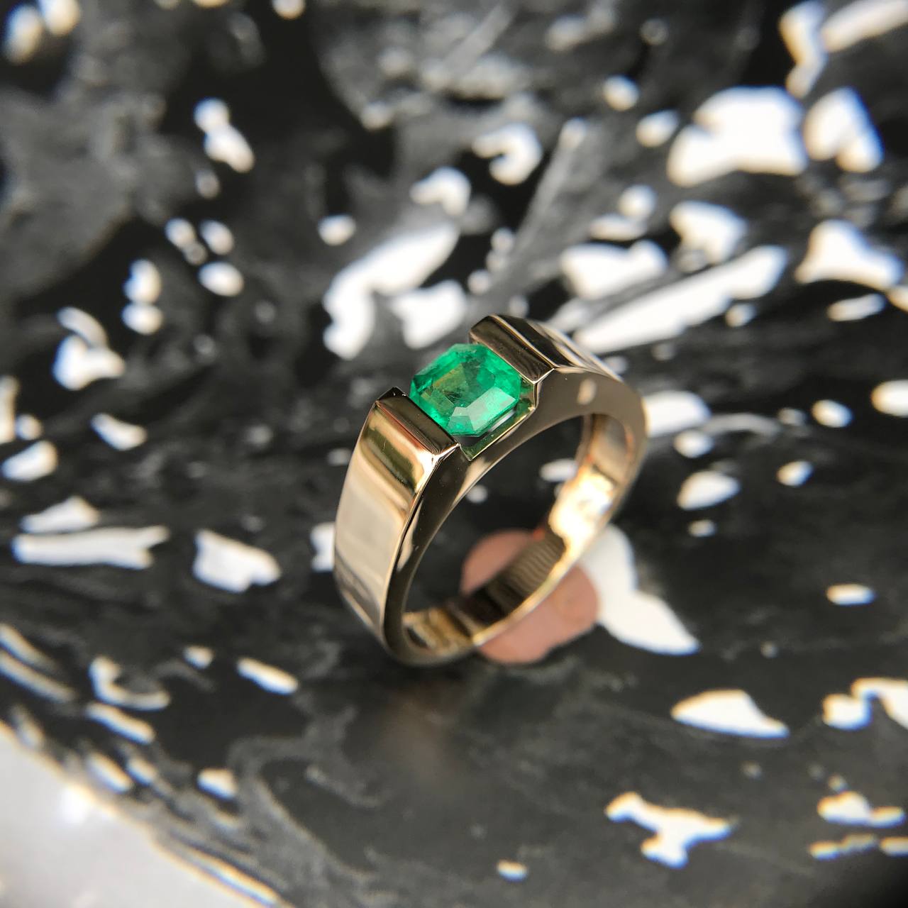 Nhẫn Vàng 18k Đá Chủ Emerald Vuông 0.9ct