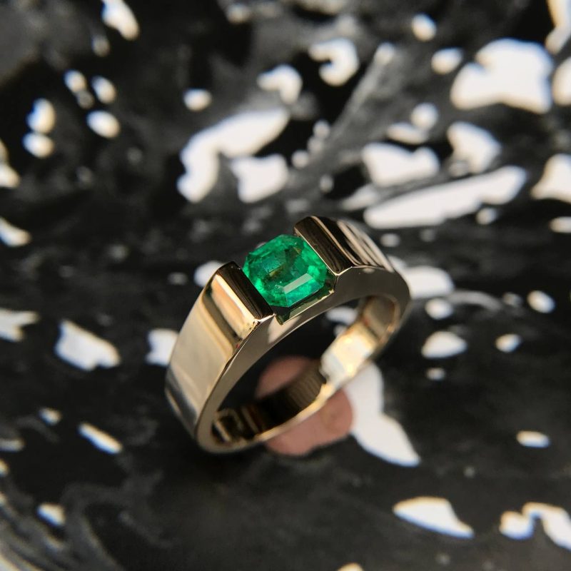 Nhẫn Vàng 18k Đá Chủ Emerald Vuông 0.9ct 