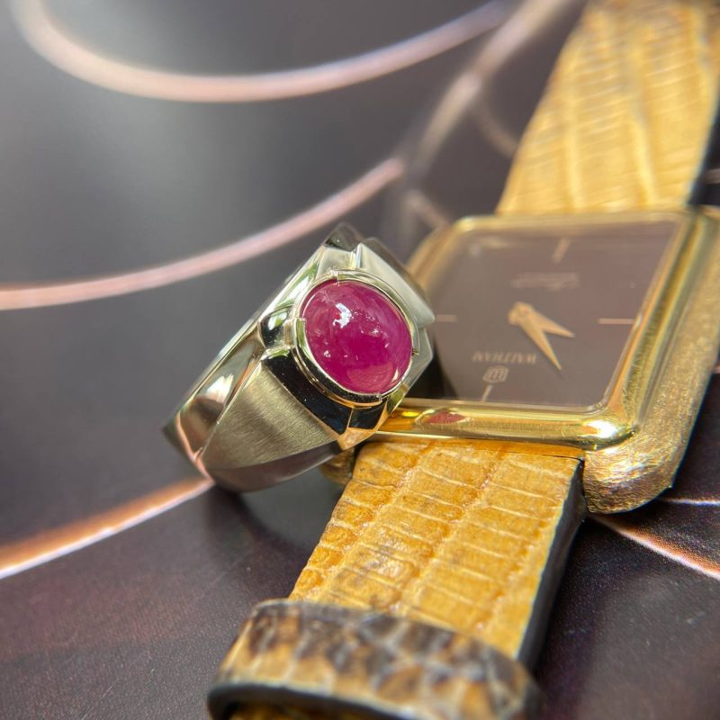 Nhẫn vàng đá ruby cabochon - Nét đẹp của quý ông lãng mạn