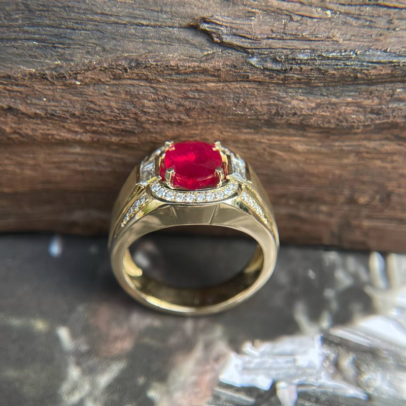 Nhẫn vàng đá ruby oval facet 2.1ct - Vẻ đẹp của quý ông thời thượng