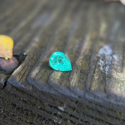 đá ngọc lục bảo